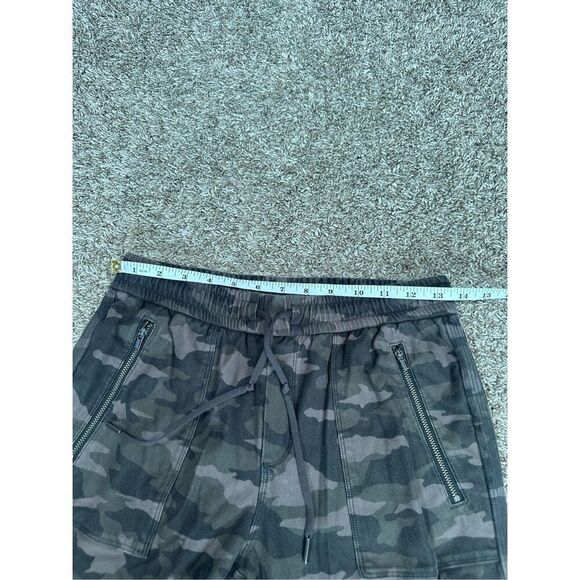Athleta Farallon Jogger Pant Black Olive Camo Print Size 2 Sweatpants Athleisure - Picture 8 of 11